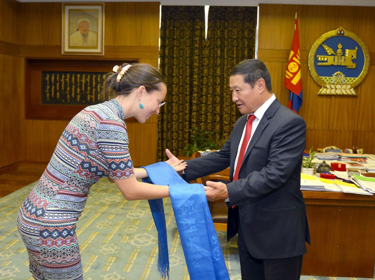 Ю.Цэдэнбал гуайн охиныг хүлээж авч уулзсан цорын ганц ЕС байлаа. Одоо МАН түүнийг Цэдэнбалд дургүй мэтээр гүтгэсээрл