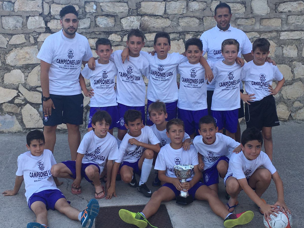 FINAL TROFEO ANTOÑETE

BENJAMIN A 3-1 TOSIRIA

ENHORABUENA CAMPEONES!!!