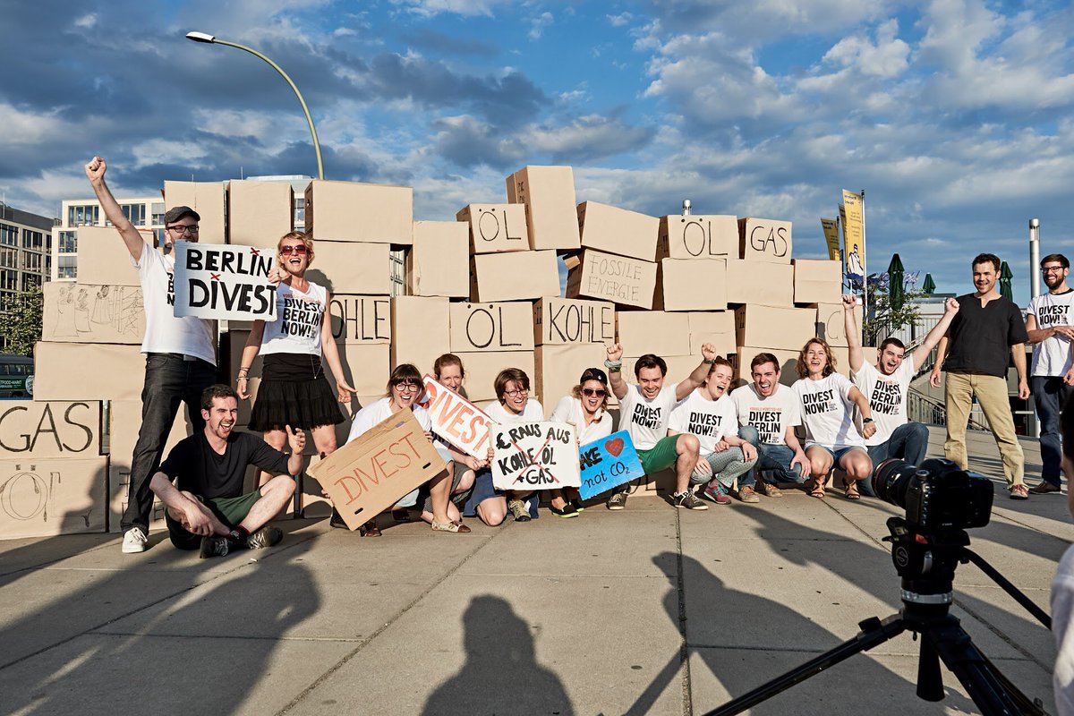 DivestBerlin's tweet photo. THIS is how we tore down the #WallOfFossilFuels yesterday. Today June 23: Berlin's decisive #DivestBerlin vote https://t.co/KkmrzTbQ4M