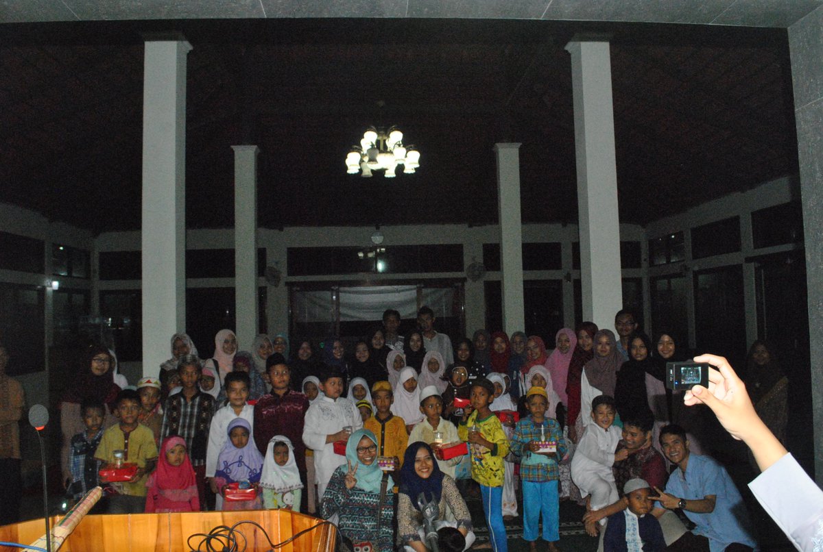 Bakti Sosial dan Buka Bersama anak yatim piatu Yayasan Langit Biru #berbagibersamaHIMA #himaperawatcrb2015