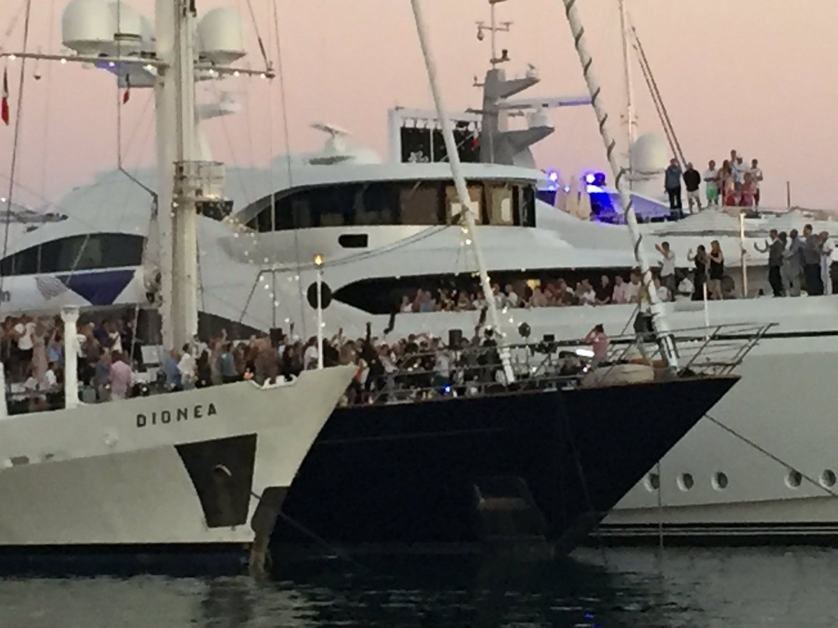 Swantastisch's tweet photo. Take that during lions festival charter with My pony, on @rupertmurdoch yacht. https://t.co/1R7dOhFntt