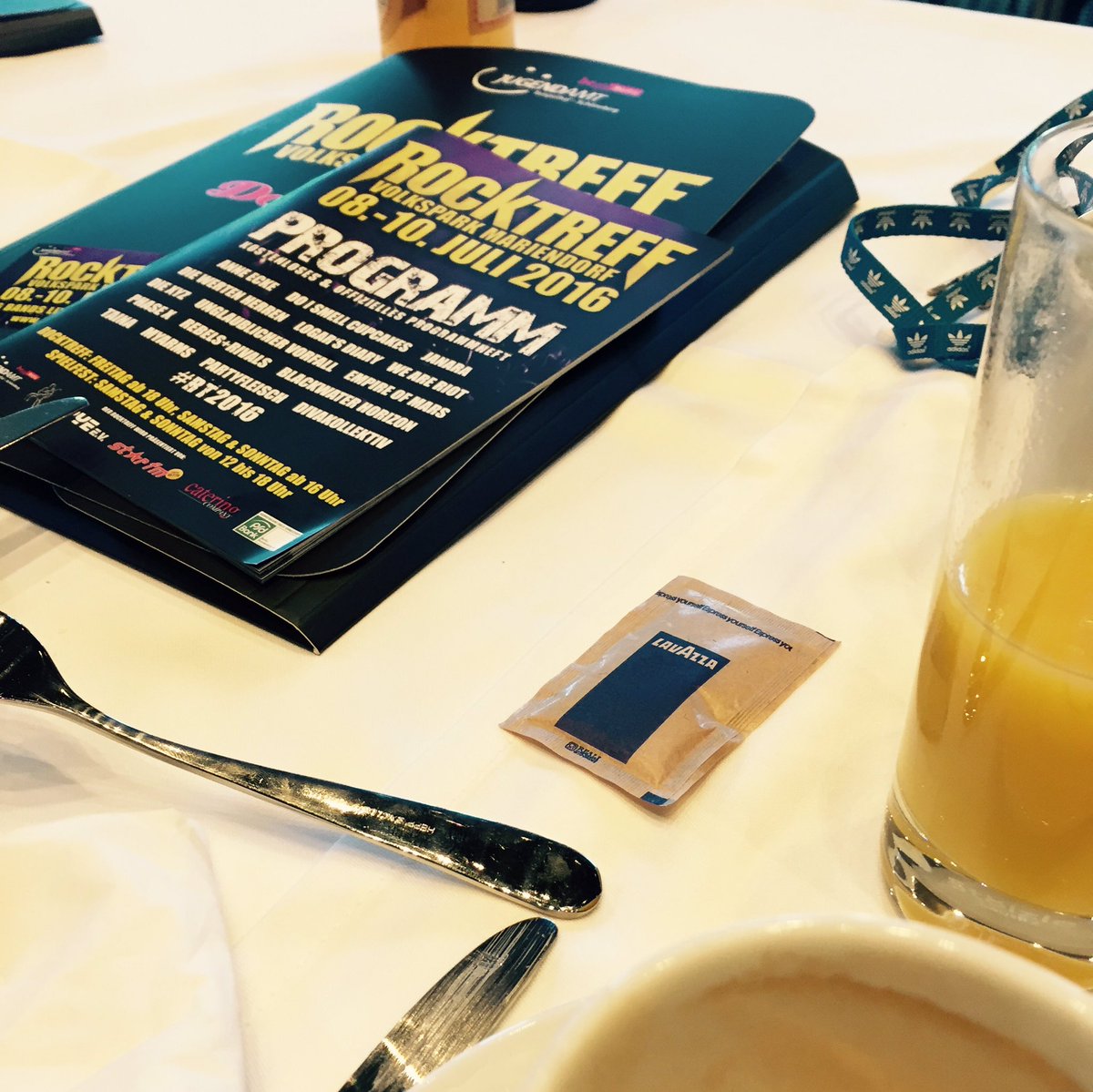 facesvt's tweet photo. Vorfreude a. d. @ROCKTREFF beim Sponsorenfrühstück. #RT2016 #facesvt #stilbrand #frühstückkostenlos mit @stilbrand https://t.co/y4LHJWovBV
