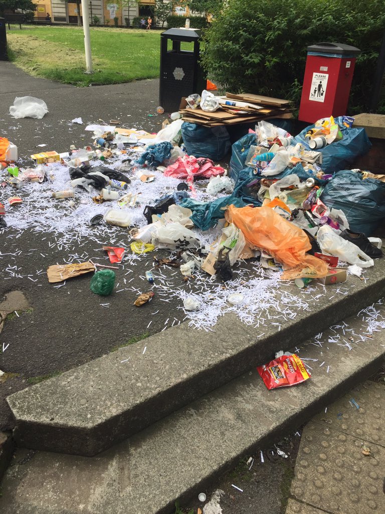 davefromjam's tweet photo. Someone's slacking, the council need to pull their finger out! #Manchester https://t.co/SUu0ILNSmL
