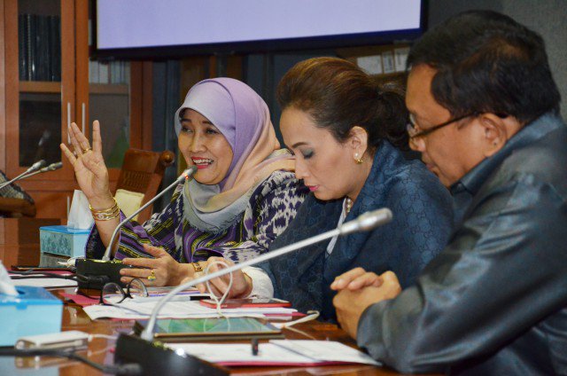 DPR Nilai Pembebasan Visa WNA Dapat Melemahkan Sistem Pengawasan dpr.go.id/berita/detail/… <a href="/st_masrifah/">Siti Masrifah</a> @dedeyusuf_1