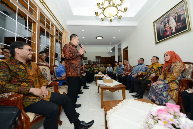 Komisi III Apresiasi Kesederhanaan Keluarga Tito Karnavian dpr.go.id/berita/detail/… <a href="/bambangsoesatyo/">bambang soesatyo</a> <a href="/Masinton/">MASINTON PASARIBU</a>