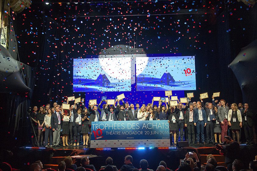 Republik_HA's tweet photo. Retrouvez les photos de la GRANDE cérémonie des Trophées sur notre site officiel > https://t.co/3zYxqUuJLz #THA2016 https://t.co/mVD5OBB26C