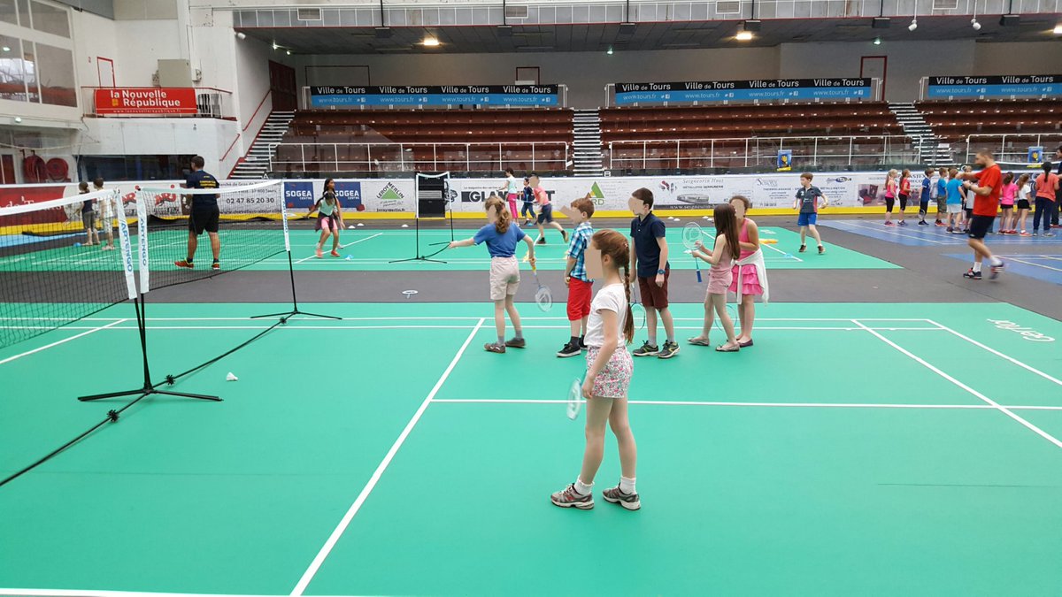 CM1bleu's tweet photo. Nous faisons du #badminton. 
#tours #championnat https://t.co/9ScHG2wS1B