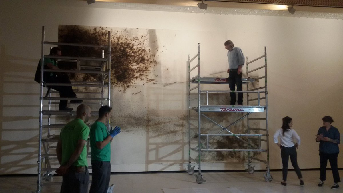 eunates's tweet photo. Los dos últimos papeles de Cai Guo-Qiang y lo único que queda por desmontar #QatarCollections 😯👏 @FBancoSantander https://t.co/wflWUJaEsY