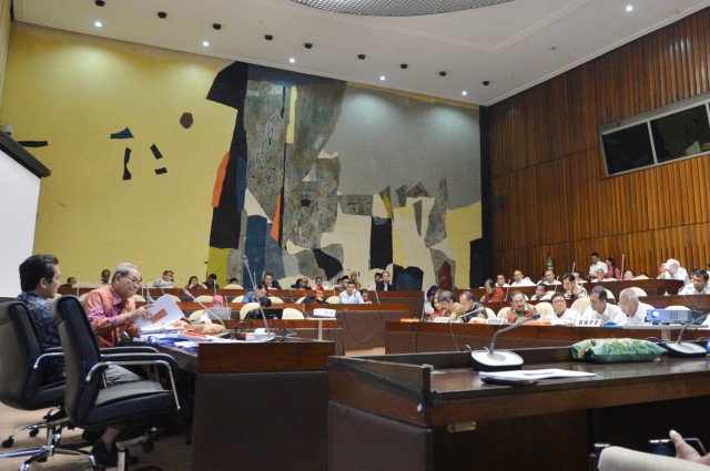 Komisi II Setuju Pagu Anggaran Kemensetneg dpr.go.id/berita/detail/… <a href="/KemensetnegRI/">Sekretariat Negara</a> <a href="/Rambe_Kamarul_Z/">Rambe Kamarul Z</a> <a href="/hetifah/">DR. Ir. Hetifah, MPP</a> <a href="/Golkar5/">Partai Golkar</a>