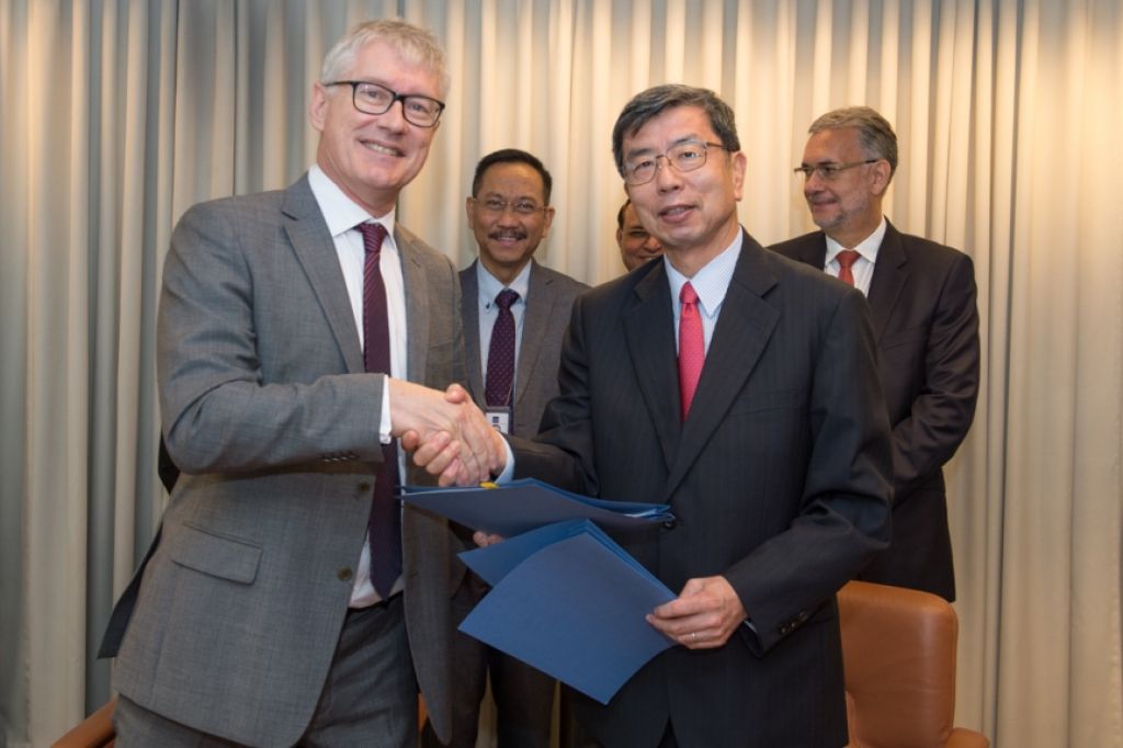 ADB_HQ's tweet photo. NEWS: ADB, @IRRI Sign Knowledge Partnership Agreement https://t.co/uTT9OynoPY #foodsecurity #FoodSec2016 https://t.co/M0grey0bxE