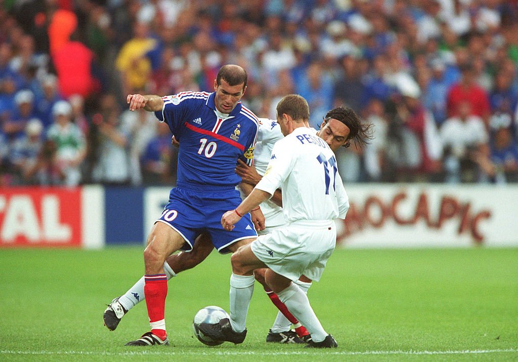 EURO2024FRA's tweet image. Bon anniversaire à Zinedine Zidane, vainqueur de l'#EURO2000 avec l'@equipedefrance, 44 ans auj
Un RT pour Zizou