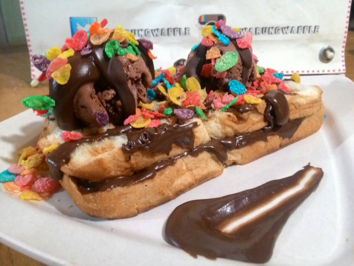 BM Roti Bakar ? di Warung Waffle, ada.