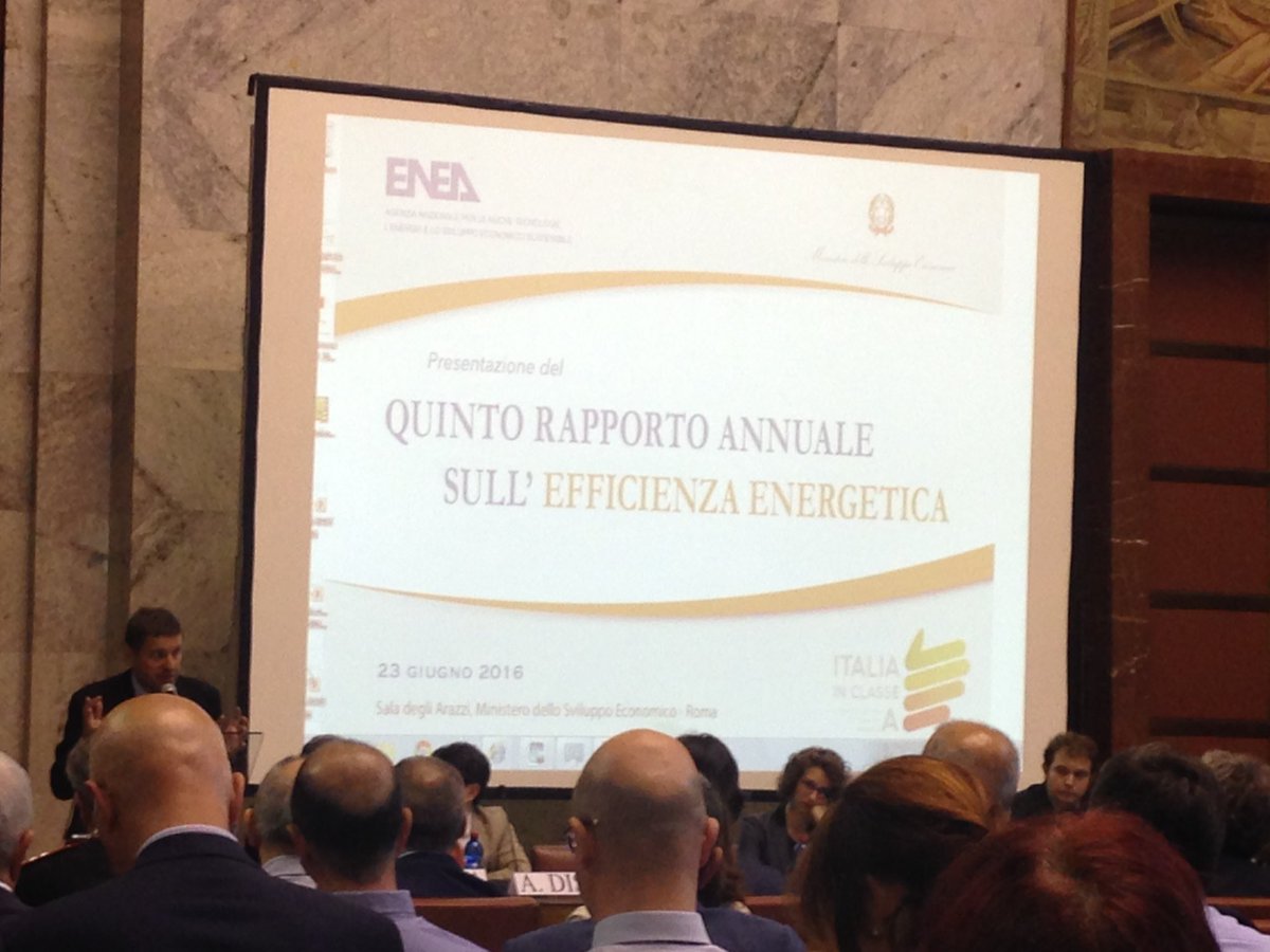 EfficiencyKNow's tweet image. Testa: "Se ne parla tanto ma se ne faceva poca, perché più complicata". #efficienzaenergetica #efficiencygap