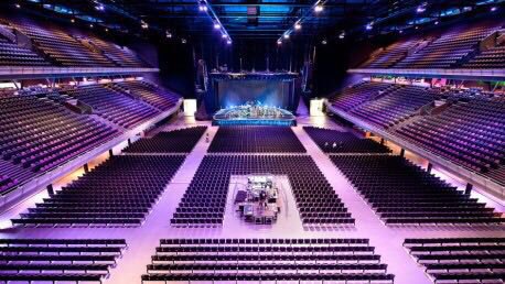 RT <a href="/philippegeubels/">Philippe Geubels</a> "Vanavond eerste show in Ziggodome, kan er iemand Pampers brengen??"