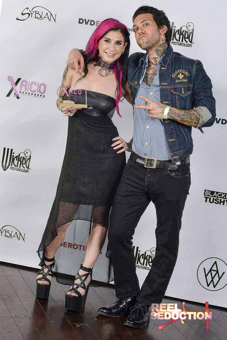 The always amazing @JoannaAngel @xrco won the Director Award!!! @the_small_hands being supportive <3<a class="tags" href="/tag/joannaangel">@joannaangel</a><a class="tags" target="_blank" title="On Twitter" href="/?out=eyJ0eXAiOiJKV1QiLCJhbGciOiJIUzUxMiJ9.eyJpYXQiOjE3MjUxMjQ2NzIsImlzcyI6InR3cG9ybnN0YXJzLmNvbSIsIm5iZiI6MTcyNTEyNDY3MiwiZXhwIjoxNzU2NjYwNjcyLCJyZWRpcmVjdF91cmwiOiJodHRwczovL3R3aXR0ZXIuY29tL3hyY28ifQ.ix41sE-hjZ9TaYCk8VaAVHnRK8u8ARA7JF3PzGU7ozLu4Sbqfo7eaxks6srIW2Wql2-PMJPg_r7FgtaKUZAqKQ">@xrco</a><a href="/tag/chriskingphoto"class="tags"><span>#chriskingphoto</span></a><a href="/tag/billbaileyremembered"class="tags"><span>#billbaileyremembered</span></a>