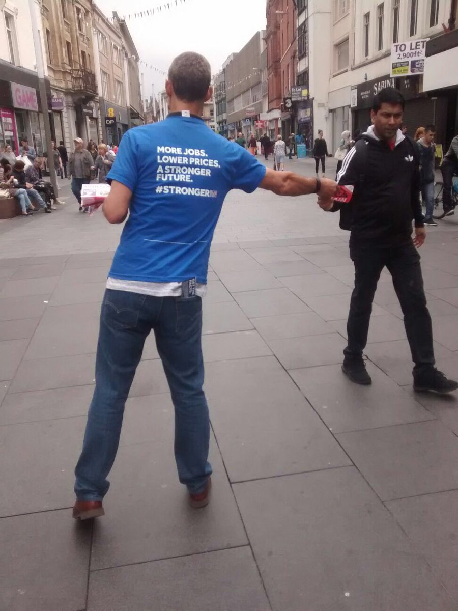 EMidsStrongerIn's tweet photo. Polls close in #Leicester at 10pm. For higher wages, lower prices and more jobs - #VoteRemain #StrongerIn https://t.co/xGXlakZWaV