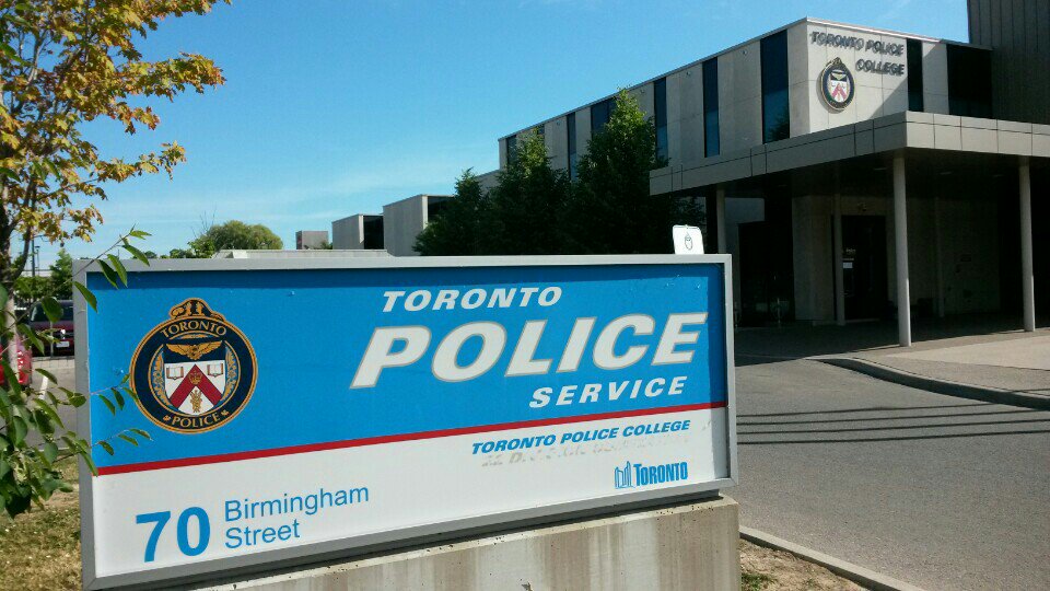 GraffitiBMXCop's tweet photo. Teaching social media on Coach Officers Course #TPStraining (at @TorontoPolice College) https://t.co/nP2ZO4Csfh https://t.co/kvVe2DxjRv