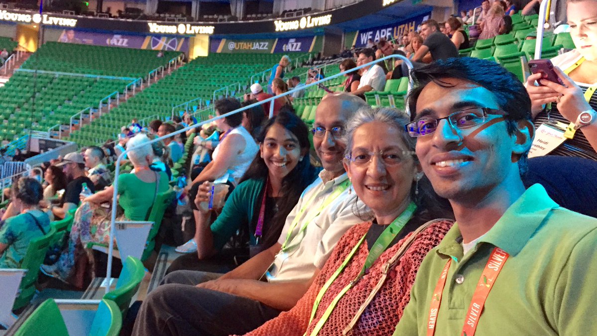 essential_way's tweet photo. @essential_way team settling in for opening night at #YLconvention https://t.co/awC5JqrdOT