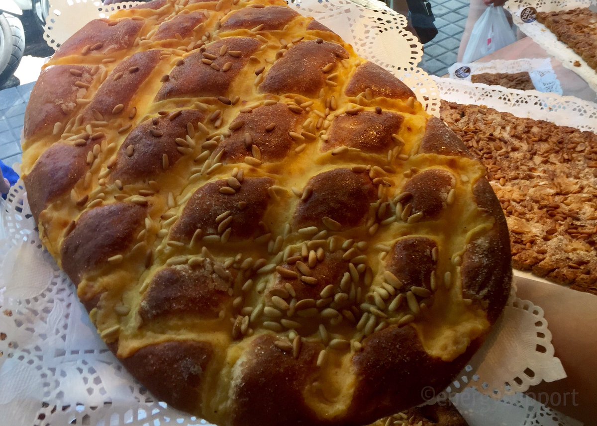 EnergySupport's tweet photo. Cargada de #cocas de @escriba1906 como manda la tradición #verbena #revetlla #RevetllaSantJoan #escriba #coca26J 🎉🎆🍾 https://t.co/EQIUIYSDJ3