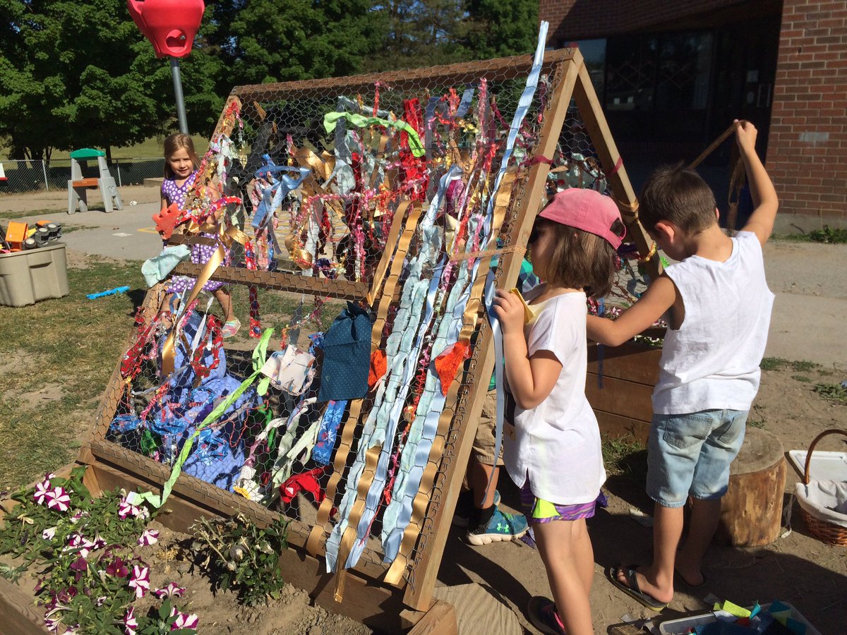 parkview_fdk_bb's tweet photo. "We're making a fairy house!" Inspired by our learning at Ken Reid. @ParkviewPS #tldsblearns #tldsbkteach https://t.co/UlH7DiQVQn