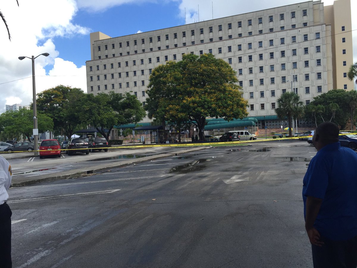 SD_979's tweet photo. Bomb threat at Miami dade court house. If you have court today take your time https://t.co/wE6hemVVe9
