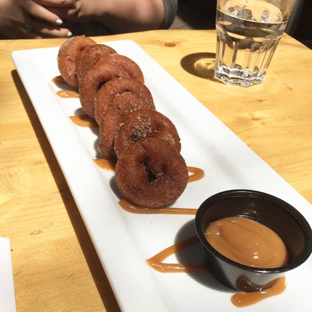 ivegotafoodbaby's tweet photo. Dough with holes make me happy 🍩 🍴 Mini Donuts
📍 The Warehouse
💵 $4.95

#ivegotafoodbaby

#donuts #toronto #food #f… https://t.co/zFQU2ooqCm