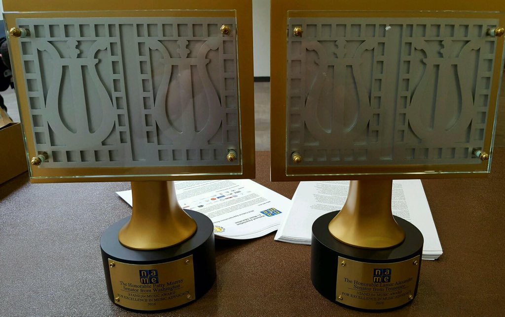 NAfME's tweet photo. Congratulations to our Stand for Music Award winners @PattyMurray @SenAlexander! Thank you for supporting #musiced! https://t.co/dKHUmKwVr9