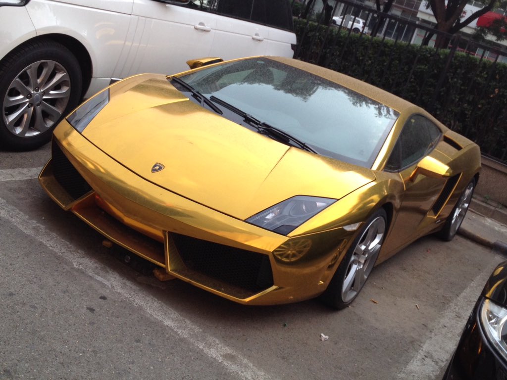 Kk در توییتر 今日のおダサいスーパーカー ピンクのsls人形とか置いてあるし女の方かも パリスヒルトンかて 金クロガヤルドは前も載せたかw