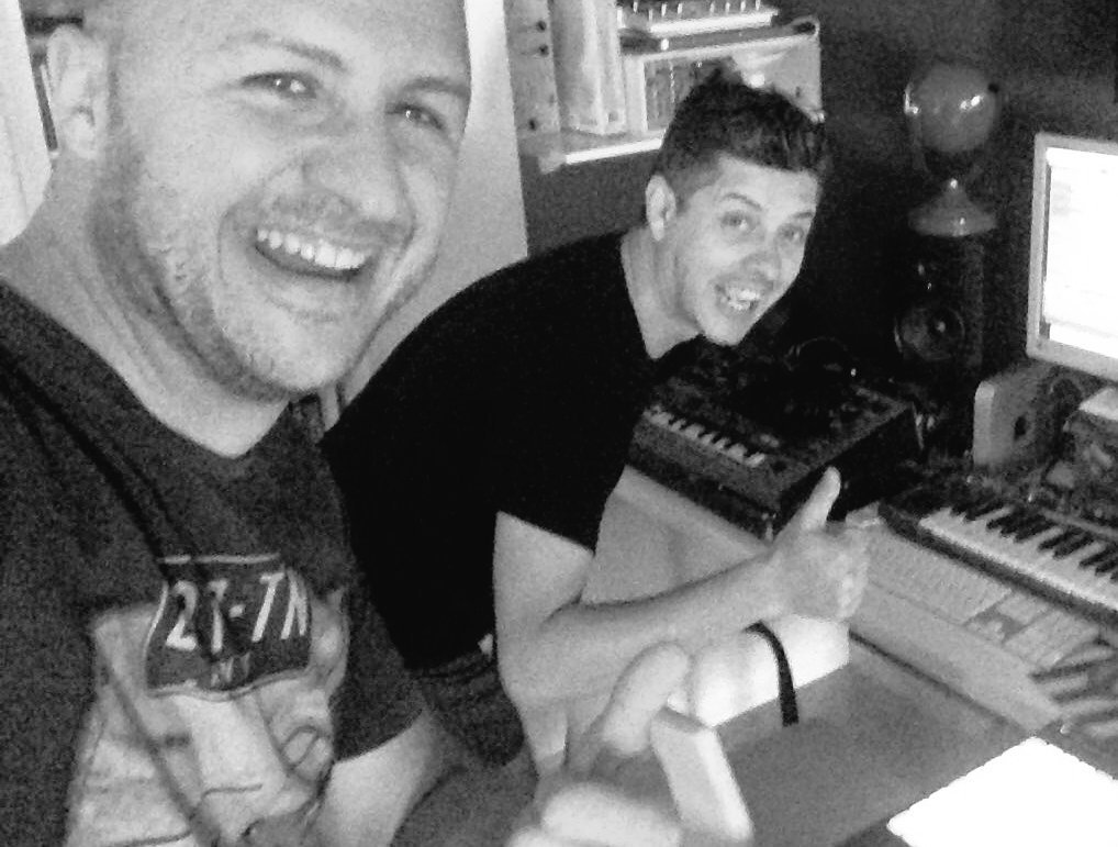 Tema acabado. Dentro d nada podréis escuchar 'Staring at the sea'. Grande @davidcarrillo_v  #housemusic #homestudio