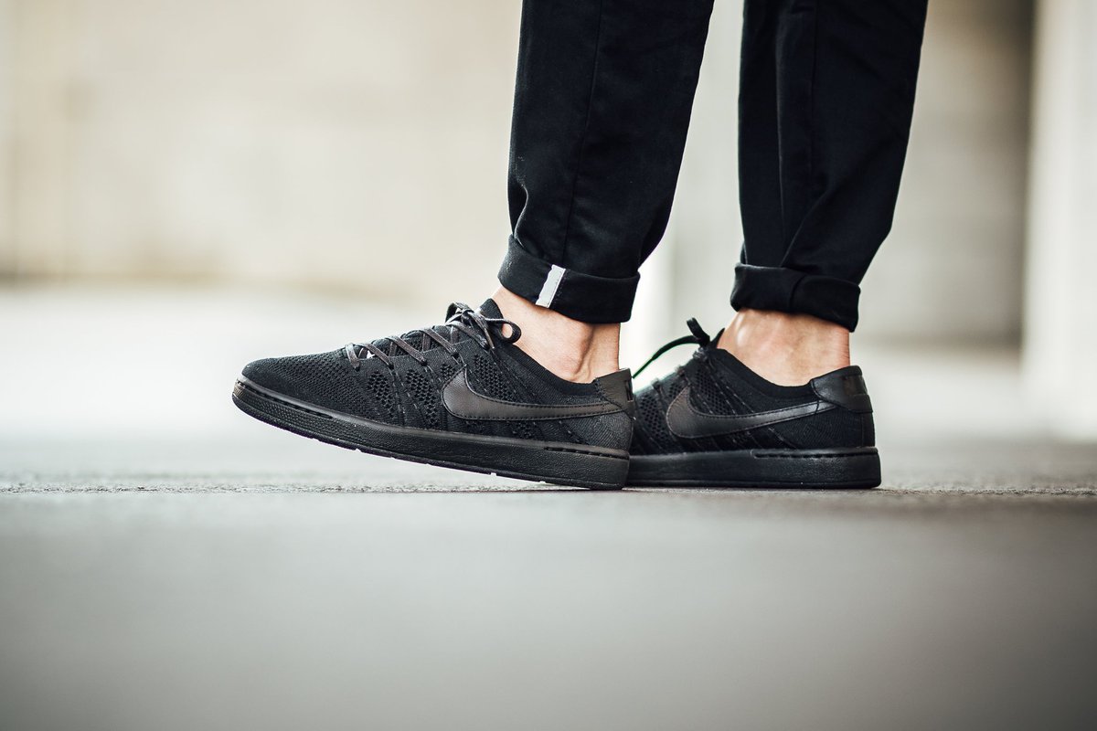 nike tennis classic ultra flyknit black