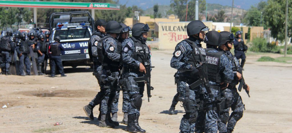 AristeguiOnline's tweet photo. Armas usadas por policías en Nochixtlán, en poder de la PGR: CNS https://t.co/1cV067NabG https://t.co/VykfKuyED2