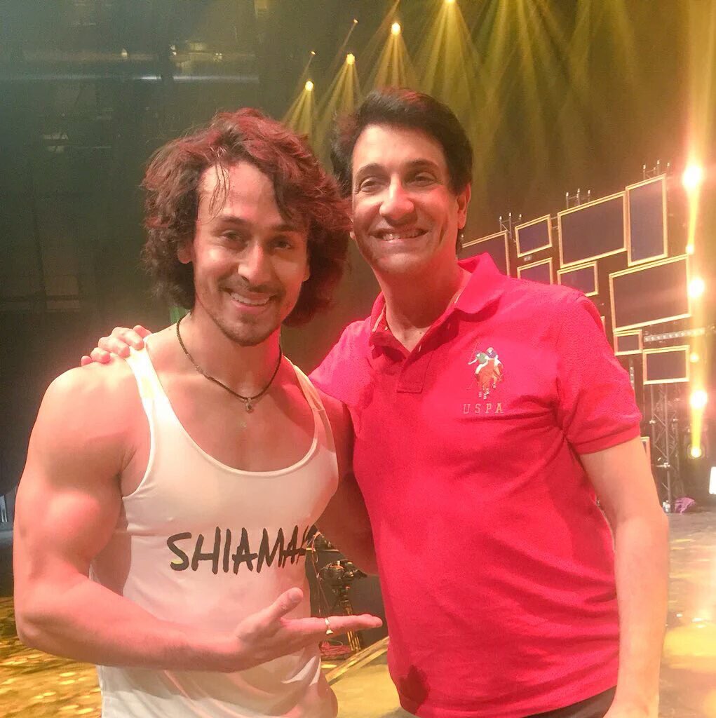 Tigerian_Annie's tweet photo. #IFFA2016 #techrehersals #MJguidingLights #IFFA #Madrid @iTIGERSHROFF with his #team #GoodLuck 
@iTIGERSHROFF https://t.co/Lv6fJREPPo