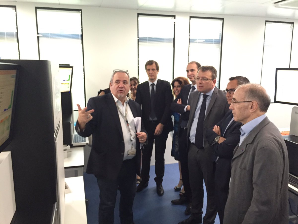 durovray's tweet photo. @Genopole visite avec @jechartier @CDEssonne @iledefrance https://t.co/jFaj4PUrQu