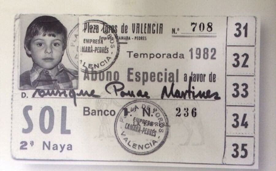 EPonceOficial's tweet photo. Jueves para el recuerdo #TBT
Mi primer abono de la plaza de #toros de #Valencia. 1982. https://t.co/3o8nrRApgs