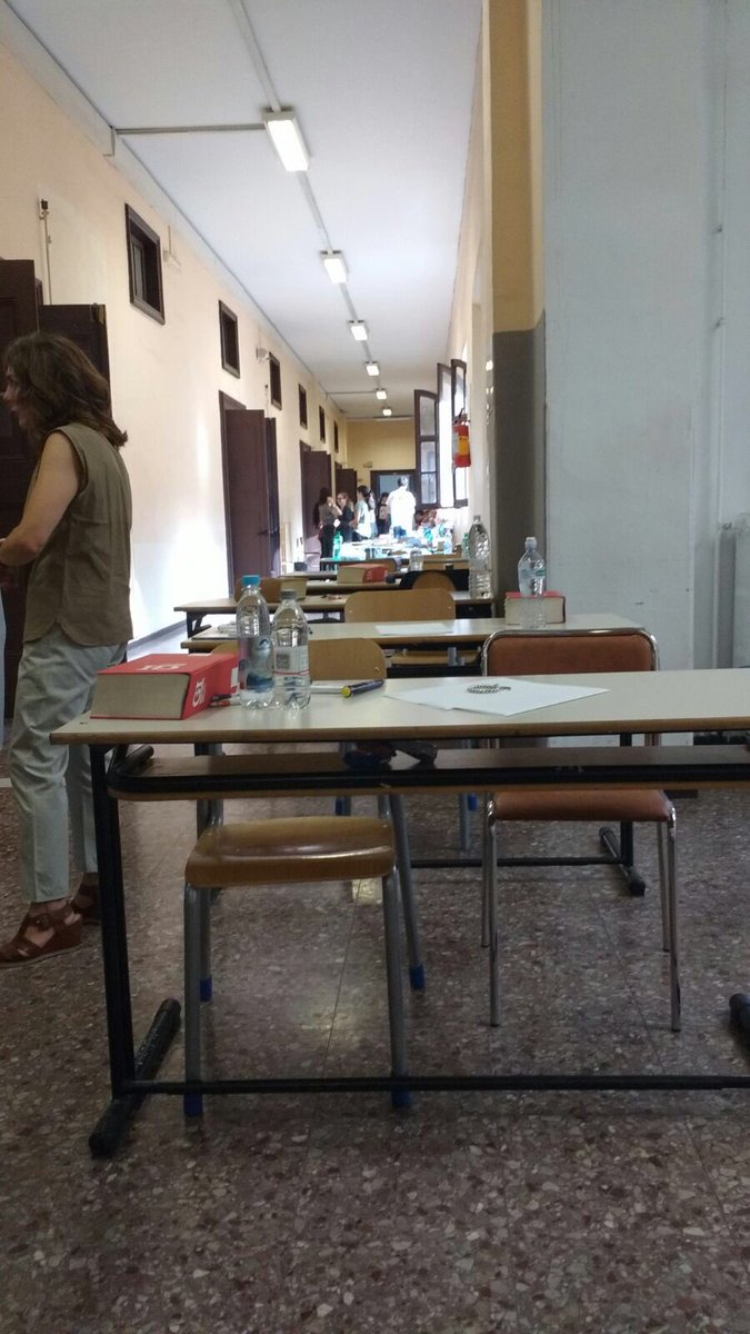 MichelaGiraud's tweet photo. Tu diciottenne che piangi per la versione di Isocrate, resisti che Mykonos è vicina. #maturita #greco #2aprova https://t.co/r8s2r3yS5e