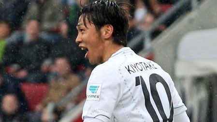 Football Noticias 清武 セビージャでの背番号が 10 に 23日のスペイン紙 As によれば セビージャ に新加入の日本代表mf清武弘嗣の背番号が10で決定したそうだ 以前セビージャでは10番をレジェスが かつてはマラドーナも背負っていた