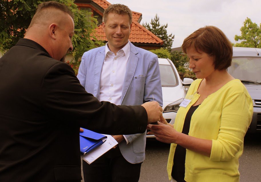 alzheimerc's tweet photo. Sociální automobil pro #Alzheimercentrum Průhonice... DĚKUJEME! https://t.co/7Kwp9a4sn6