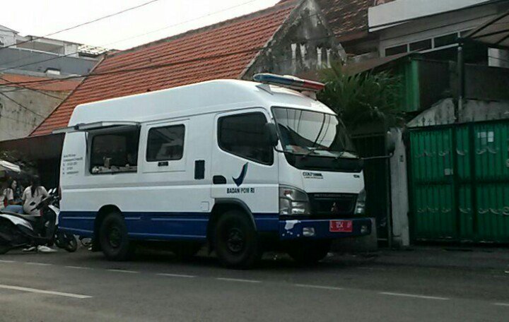 BPOM_Surabaya's tweet photo. Pengawasan #takjilSby ada di area #PasarTembok bersama Operasional Lab Keliling.@sapawargaSby @BPOM_RI @baguskd88 https://t.co/0ZrCY5PL5u