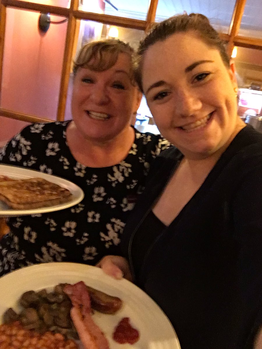 greatoakTT's tweet photo. Synergy meeting with lovely Julia #BetterTogether @dw1lson @philatwhitbread @WeAreSUGM @stefankowalcz https://t.co/Lvasm3W4ha