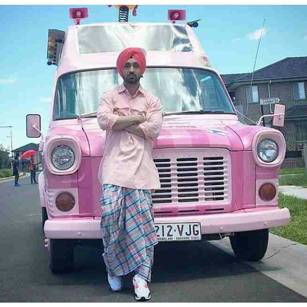 Minhas9415's tweet photo. Kaal nu saade baade veere @diljitdosanjh di movie release burah jrur dekni saarea ne the dosanjians book your tckts https://t.co/kUbsUZqkkx