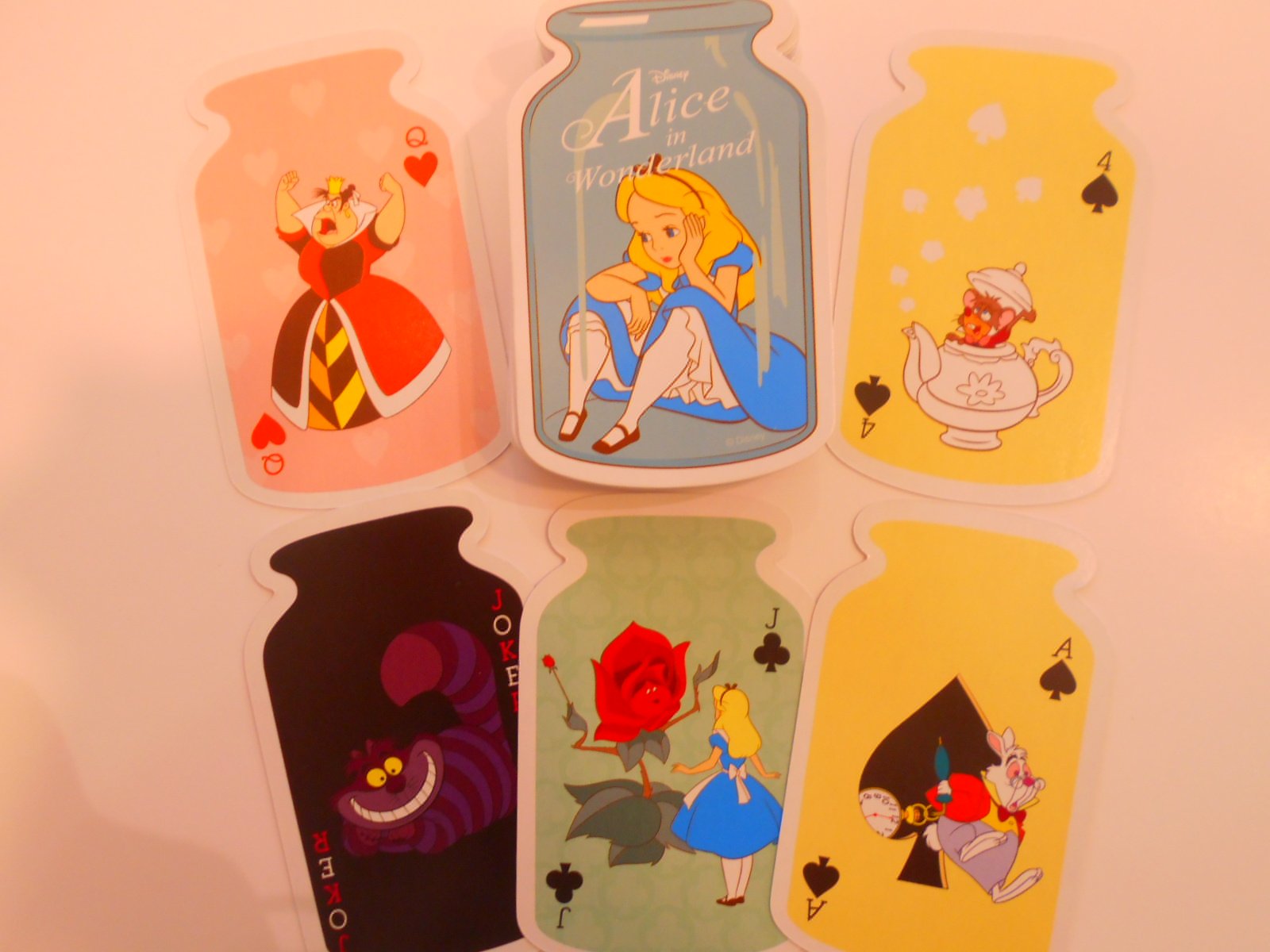 コトブキヤ立川本店 立川本店1f アリスのそのままトランプが入荷です 1枚1枚がとても可愛らしいイラストなので 遊ぶのはもちろん メッセージカードとして使っても素敵ですよ 不思議の国のアリス T Co Uaetiewnjx Twitter