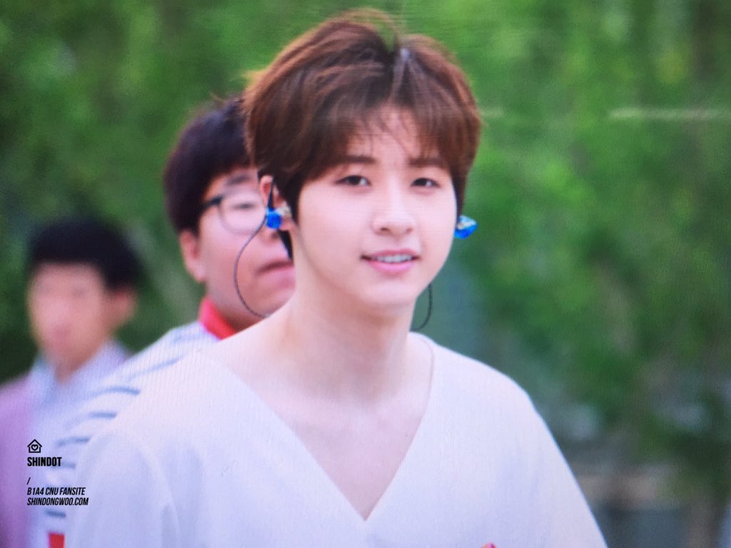 shin_dot's tweet photo. 160623 광주 웹컨텐츠 행사 출근길
 #신우 안녀엉💕 https://t.co/BNwpXRaJ4I