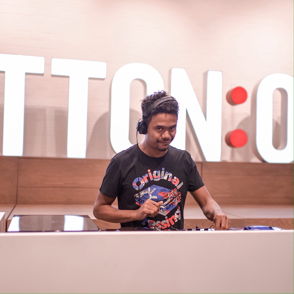 beat_on_'s tweet photo. #tbt @warrenbokwe setting the vibe at the #beaton booth #Dj #cottononrsa #weheartbeat https://t.co/eb0yPtw1xo
