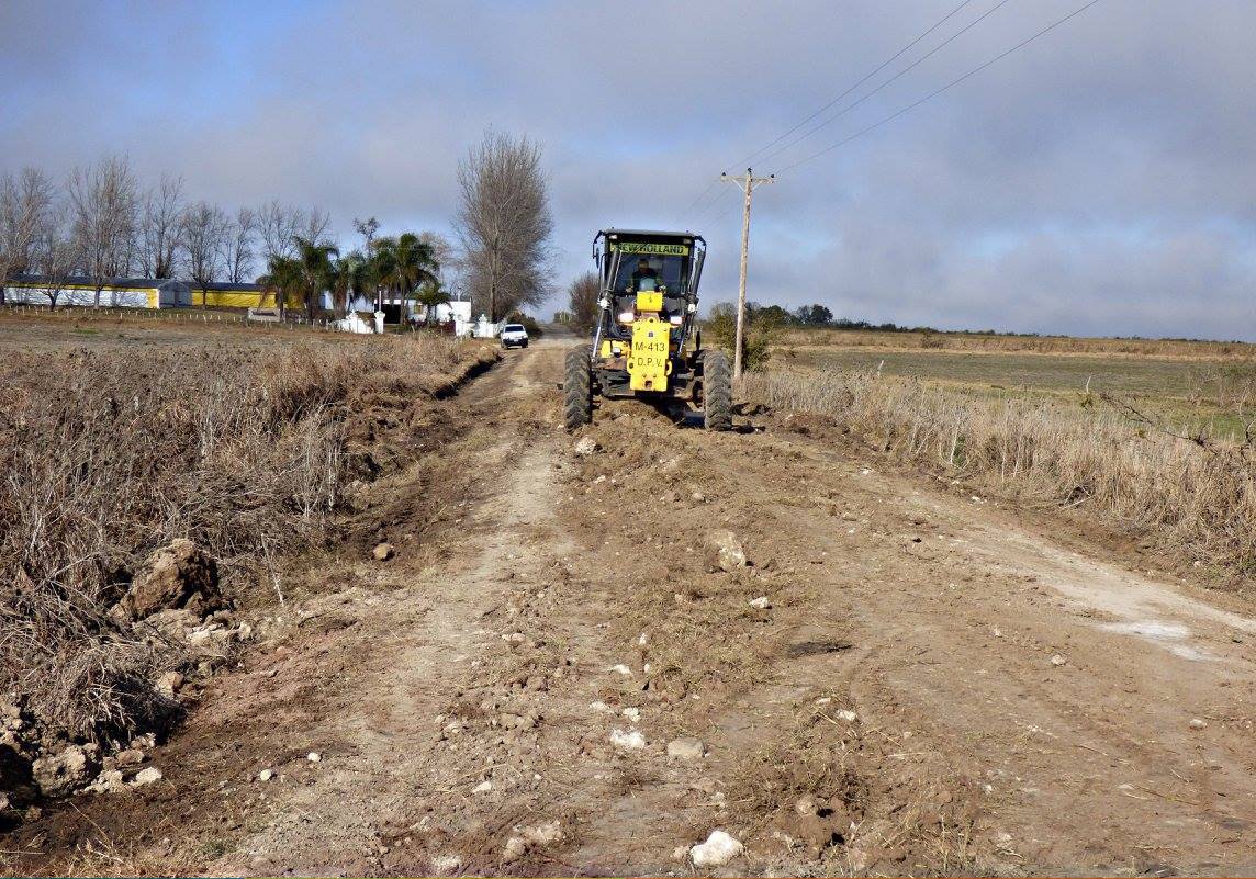 dpventrerios's tweet photo. #ZonalSegui Formación del #Camino y cunetas para su posterior embrozado Camino la Tambera - Granja Vittor #EntreRios https://t.co/ahfSvna9MO