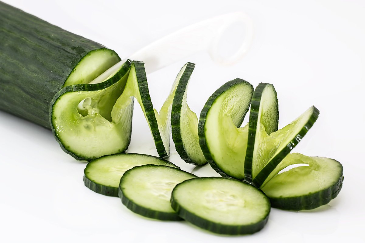 gourmetjournal's tweet photo. Las pieles de pepino te ayudan a aliviar los dolores de cabeza. https://t.co/NnnnftefAL #gastronomia https://t.co/nmffWTR8CW