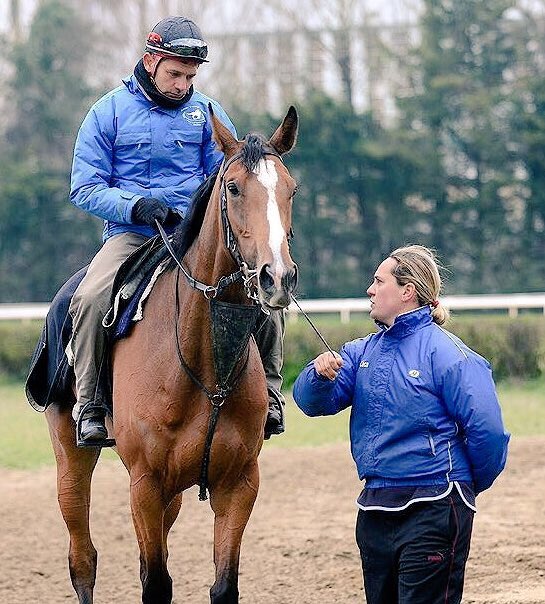 Ferdemente1's tweet photo. Hoy en #UFRadio con @CristianDemuro y Ana Imaz. El mejor análisis de un apasionante #GPM #Azilian @Ultimo_Furlong 🏇 https://t.co/FypZgFNAO0