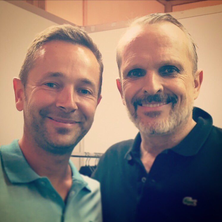 Avec Miguel Bosé hier juste avant son sublime concert à Barcelone !!! 👏🏻👍🏻@FPedralbes <a href="/WarnerMusicES/">Warner Music Spain</a> <a href="/BoseOfficial/">Miguel Bosé</a>