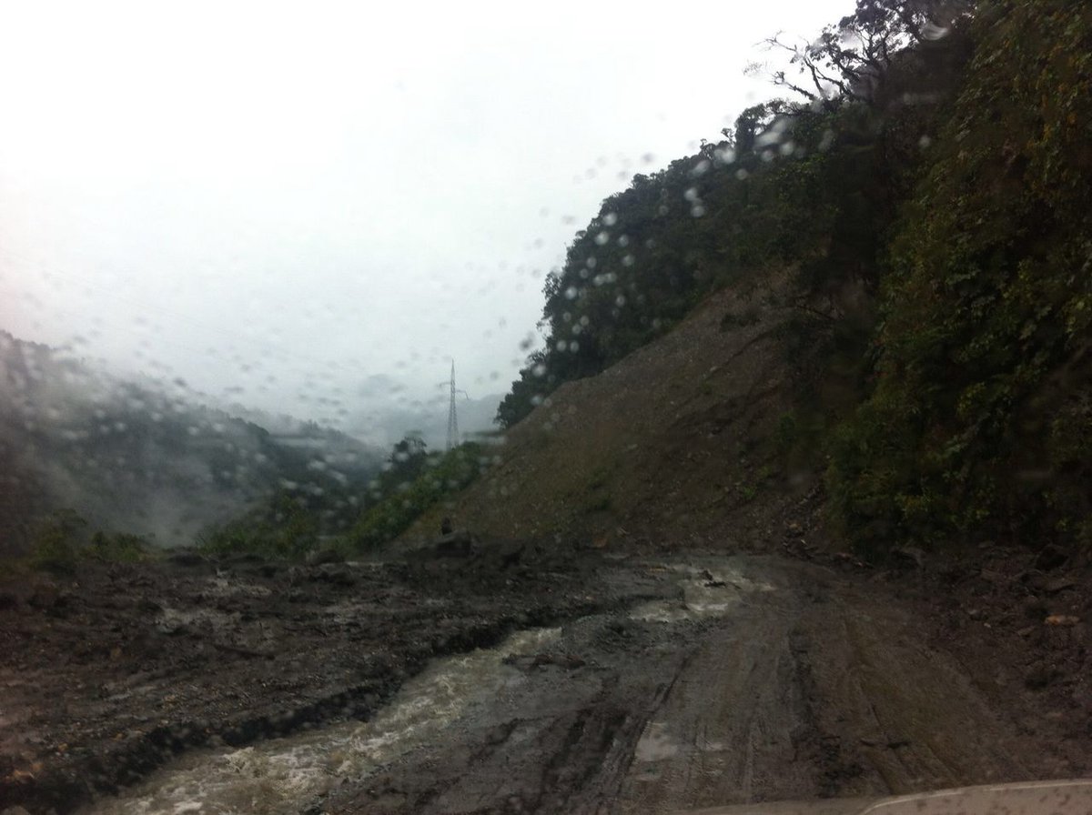 En Tinajillas, Limón, se produjo un deslave que presuntamente arrastró 3 vehículos, 2 personas: <a href="/ffigueroasegarr/">Fernando Figueroa S.</a>