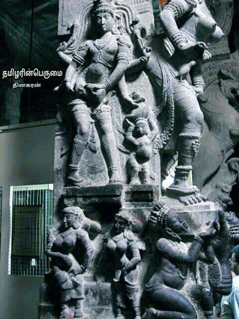 Tamil_history's tweet photo. #தமிழர்_சாதித்த_சிற்பக்கலை!
தூணுடன் இணைந்த என்ன ஒரு அழகான சிற்பங்கள் அனைத்துமே #ஒரேகல்லில் #ஸ்ரீவில்��ிபுத்தூர் https://t.co/E9cx2W58AM