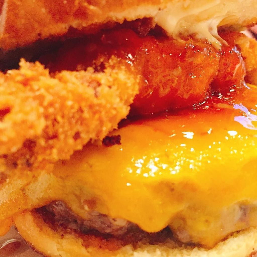 pickles_pears's tweet photo. The surf and turf #burger from @boomburgers https://t.co/zFX2DBHG6Q